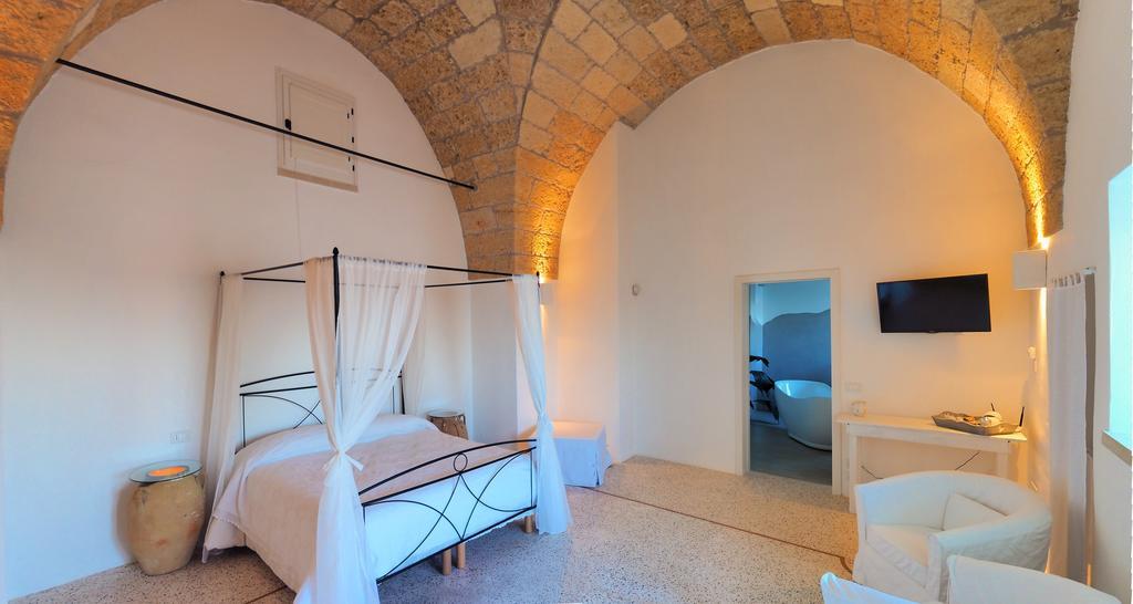 Holiday Home La Corte Dei Pirri غاليانو دل كابو الغرفة الصورة