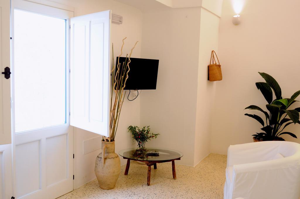 Holiday Home La Corte Dei Pirri غاليانو دل كابو الغرفة الصورة