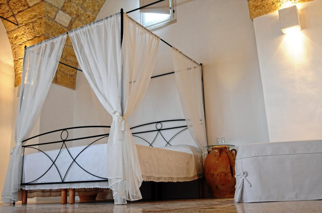 Holiday Home La Corte Dei Pirri غاليانو دل كابو الغرفة الصورة